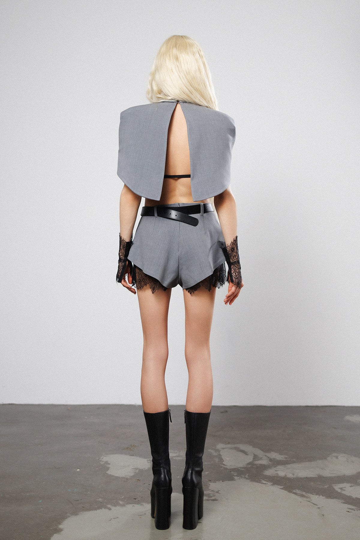 "No signal" Shorts with Lace