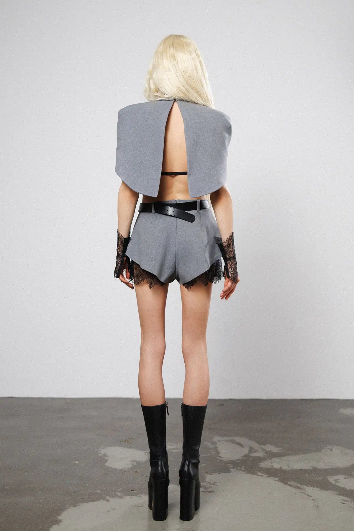 "No signal" Shorts with Lace