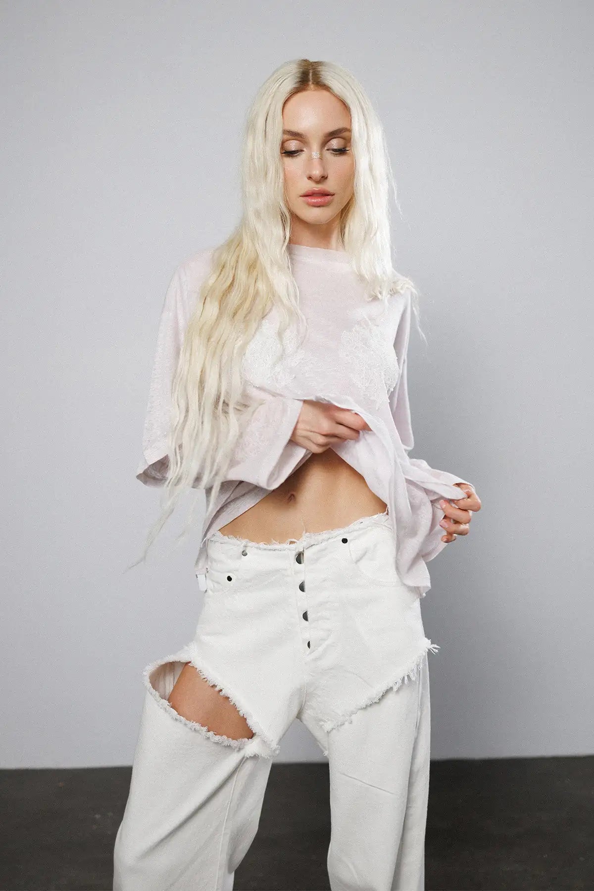 "Back online" Cut-Out White Jeans